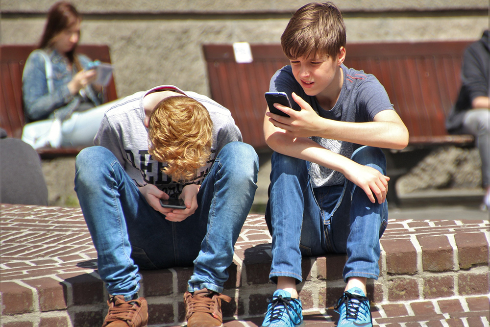 Интересни факти за мобилните телефони - тийнеджъри
